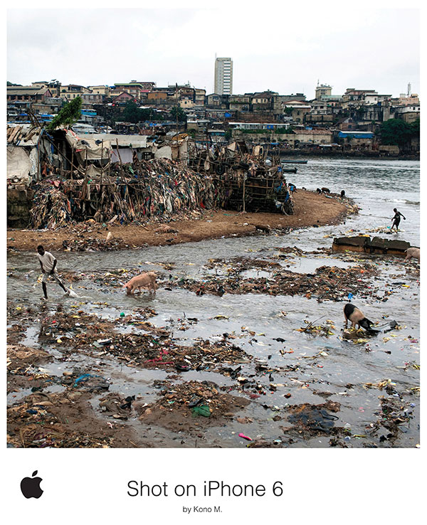 Foto di uno slum e discarica a cielo aperto su fondo di città. Sotto il logo Apple e la scritta: "Shot on iPhone 6"